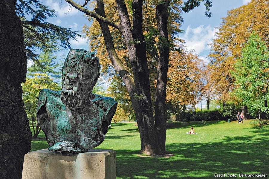 Buste de Victor Hugo dans le square des Poètes