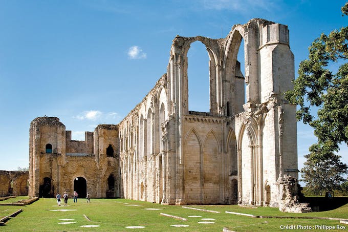 Les ruines de l'abbaye de Maillezais