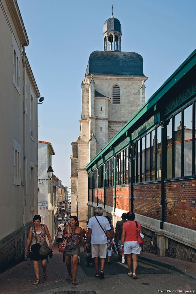 La Halle centrale et le clocher de l'église Notre-Dame-de-Bon-Port