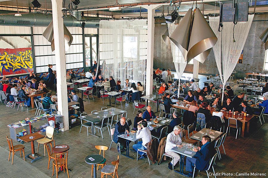 Restaurant à l'esprit communautaire