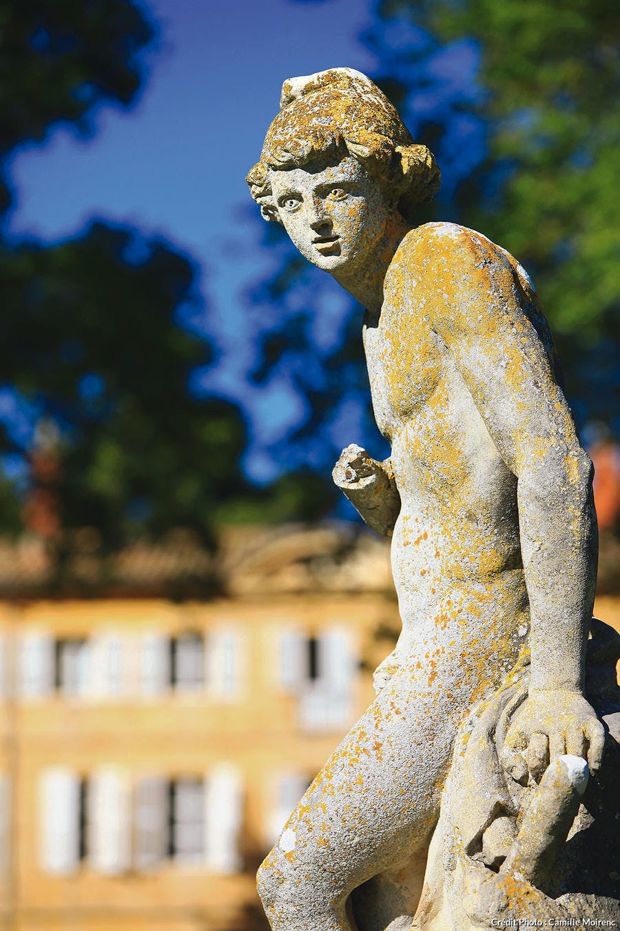 Statue qui agrémente les bassins des jardins à la française