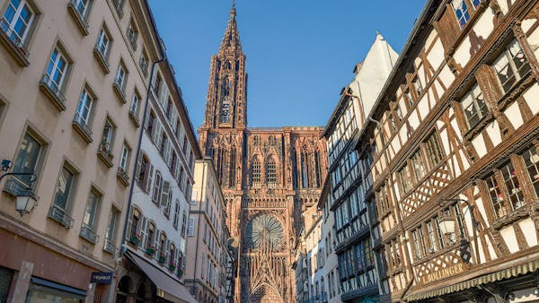 Notre-Dame de Strasbourg, la géante rouge