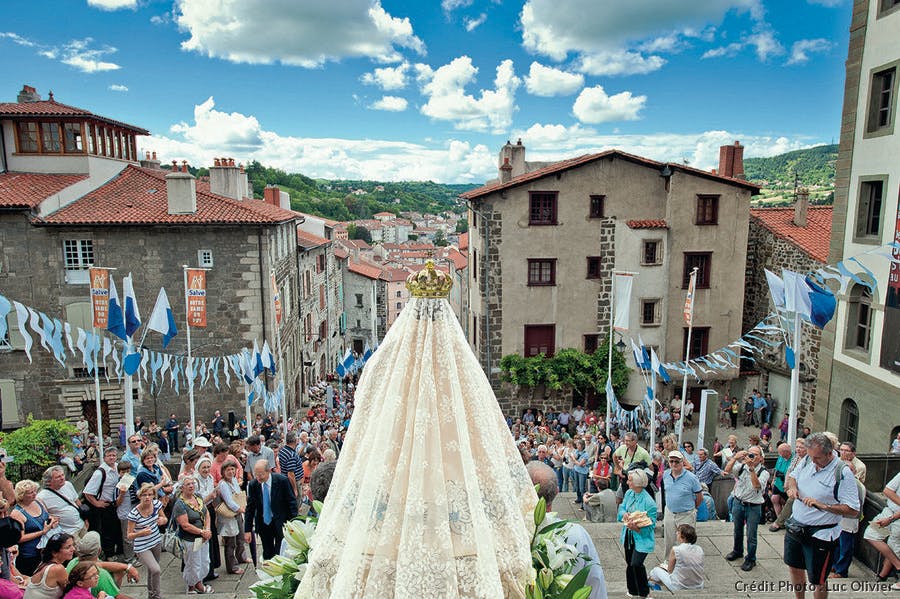 La Vierge Noire lors de la procéssion mariale