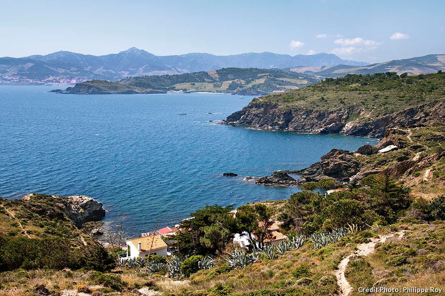 Vue sur la Côte Vermeille et la chîne des Albères depuis le cap Béar au-dessus de Port-Vendres