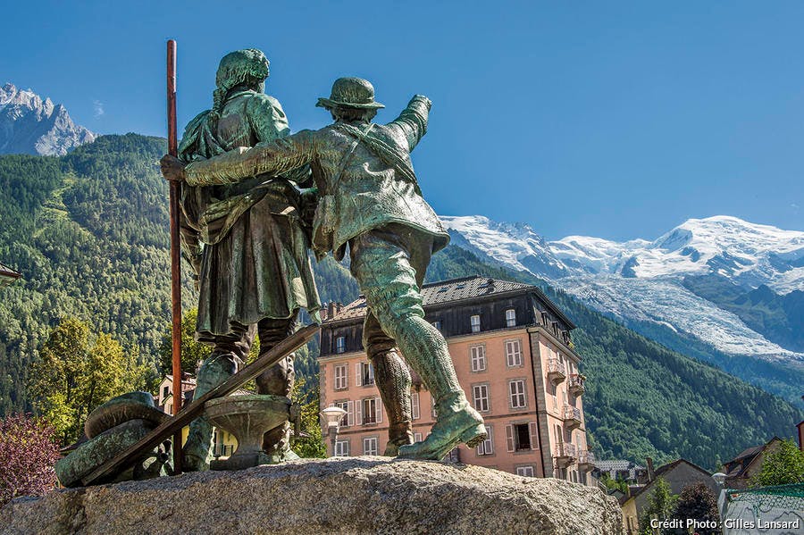 Sculpture de Saussure et Balmat à Chamonix
