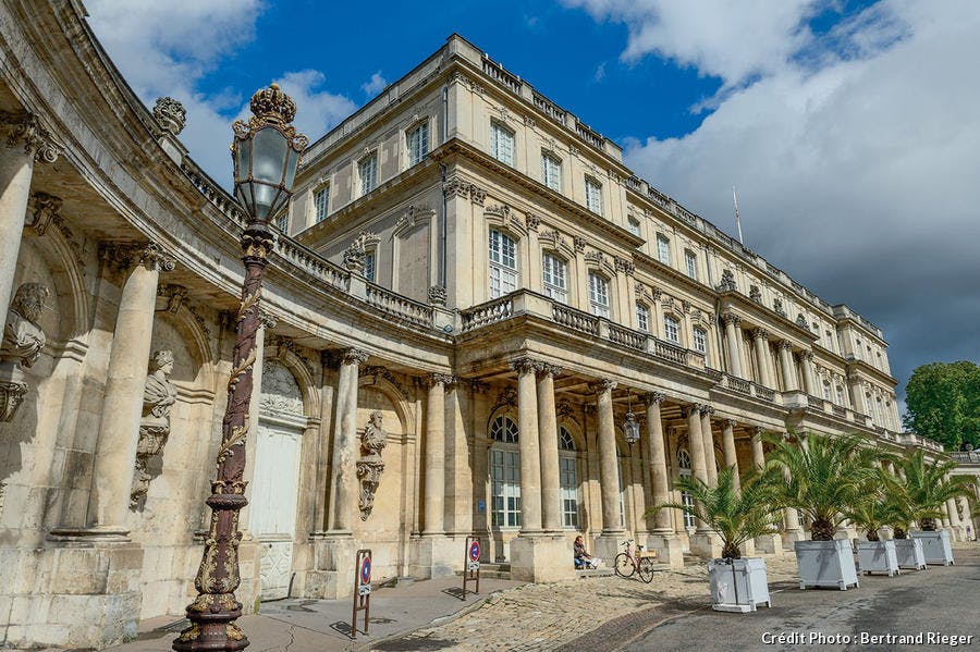 Le palais du Gouvernement, place de la Carrière