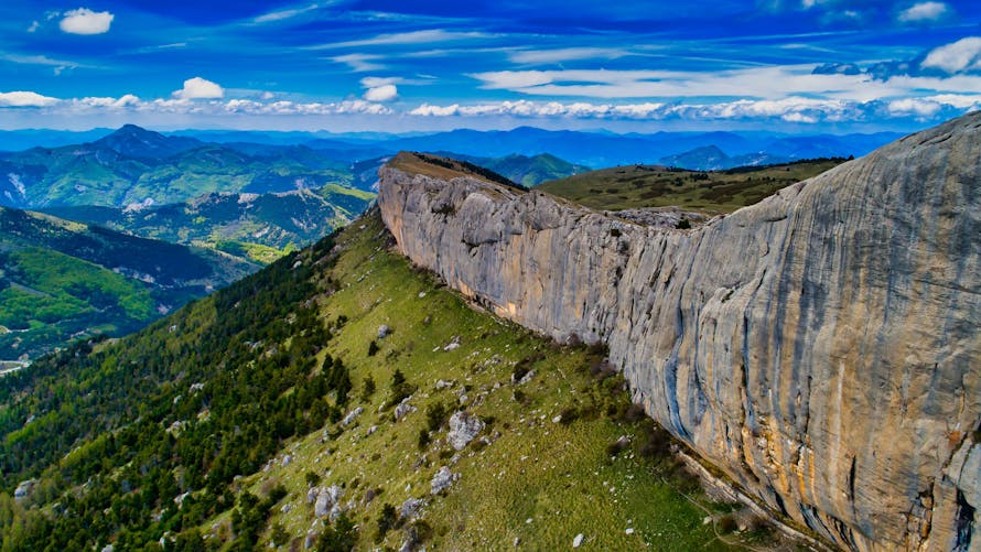Falaise de Céüse dans les Hautes-Alpes