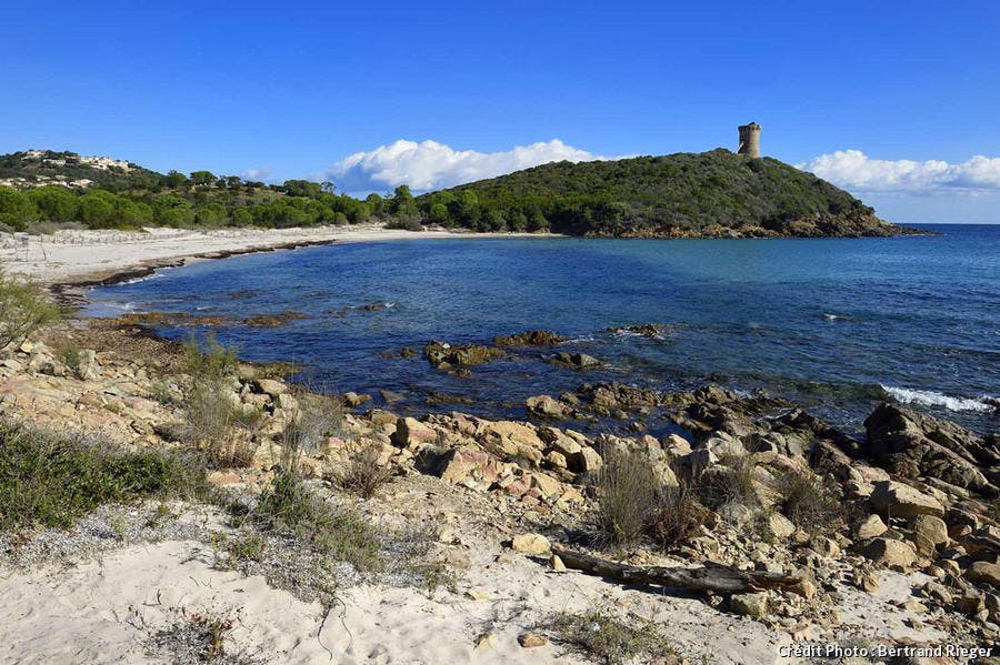 La plage de la Tour de Fautea en Corse-du-Sud