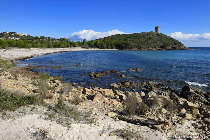 La plage de la Tour de Fautea en Corse-du-Sud