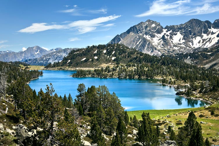 Le lac d'Aumar, dans la réserve naturelle du Néouvielle (Pyrénées)