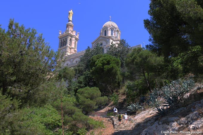 La face sud de Notre-Dame-de-la-Garde à Marseille