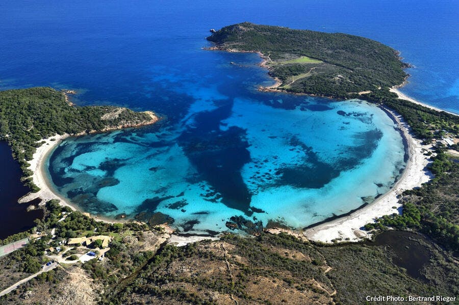 La plage de Rondinara, en Corse-du-Sud
