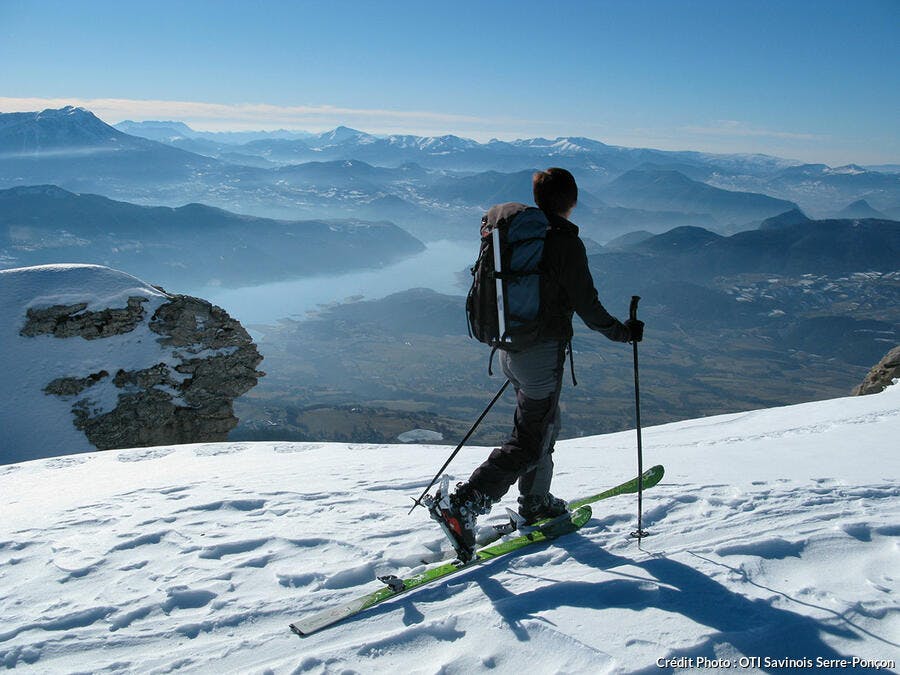 Skieur de randonnée à Réallon