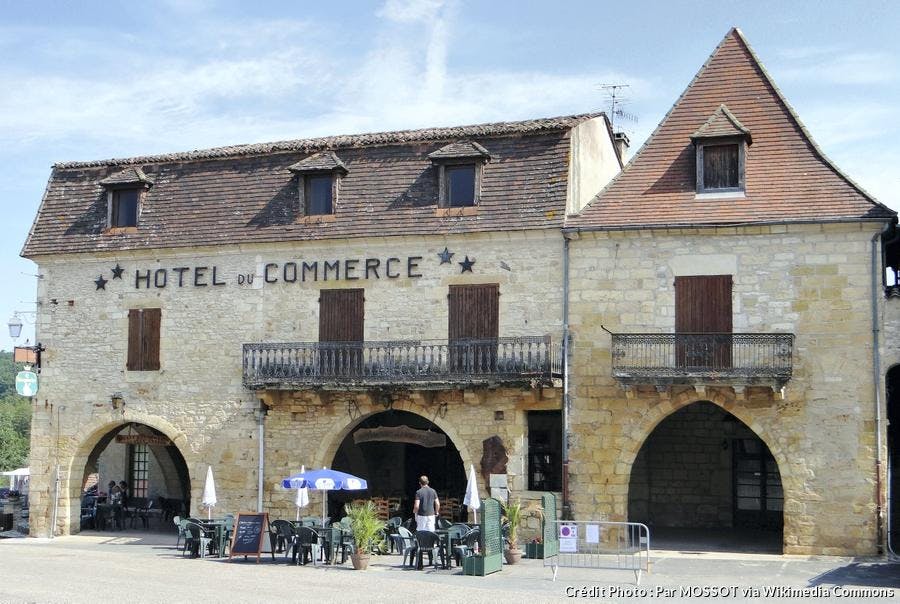 villefranche-du-perigord-maisons-a-arcades.jpg