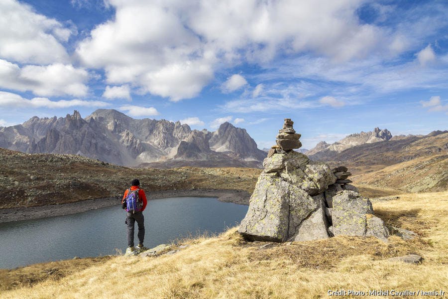 Le lac Rond et le massif des Cerces, dans la vallée de la Clarée (Hautes-Alpes)