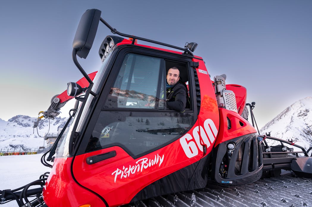 Chamonix, Eddy Rambaldini aux commandes d'une dameuse
