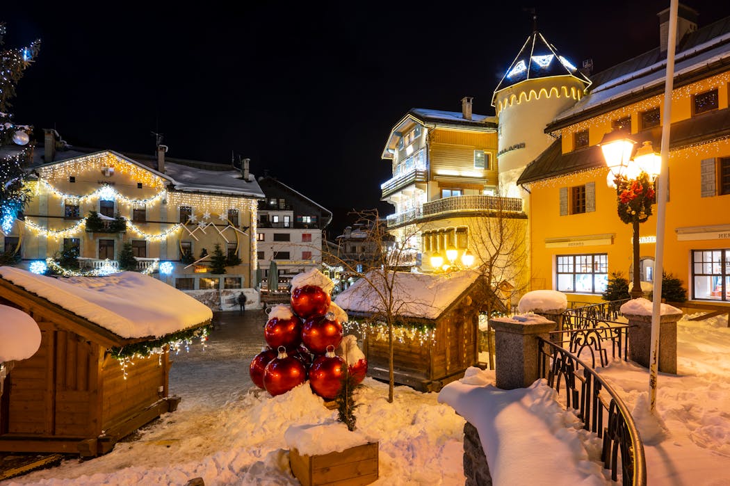 Place de l'église et boutique Allard de Megève