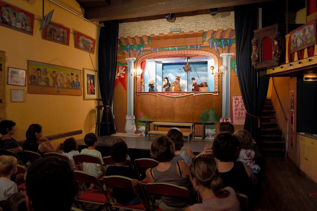 La Maison de Guignol est un véritable théâtre de marionnettes lyonnaises situé dans le quartier Saint-Georges.