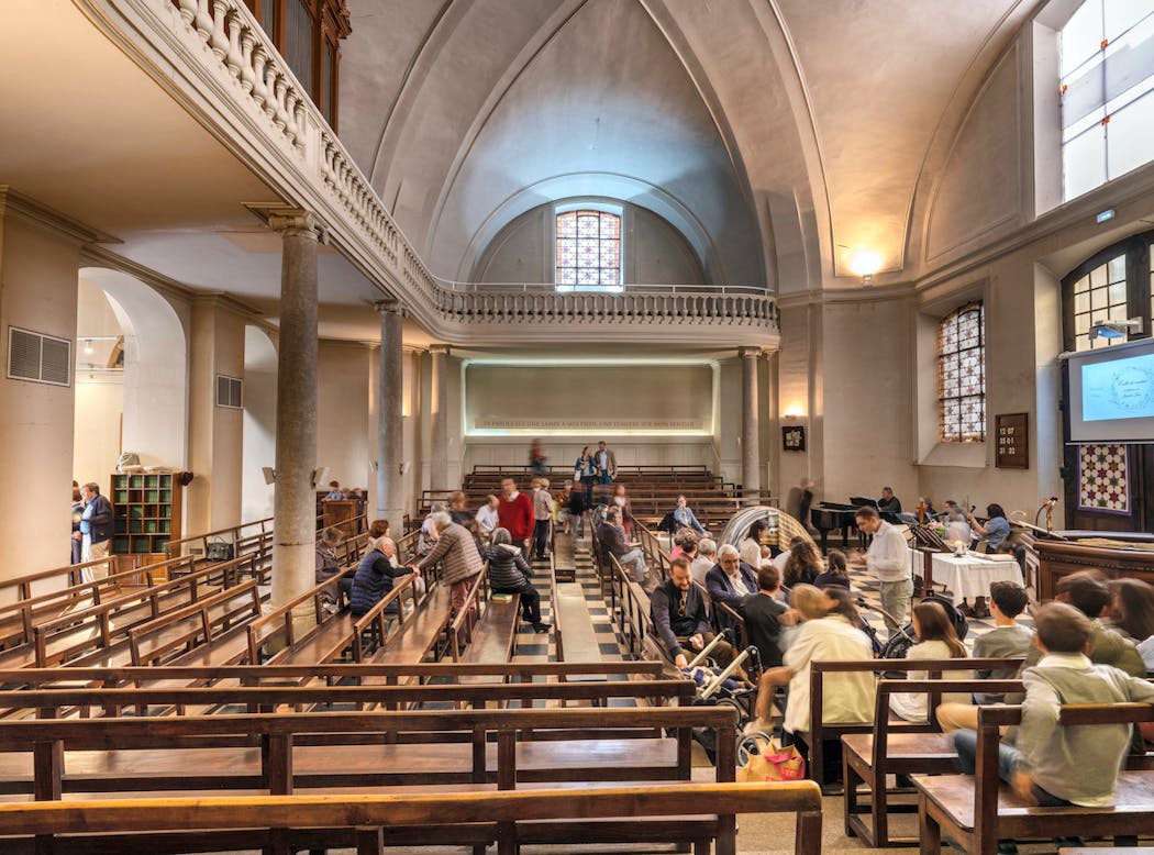 Intérieur du temple du Change, ancienne Bourse édifiée au milieu du XVIIe siècle remaniée au XVIIIe siècle par Soufflot, transformée en église protestante en 1803.