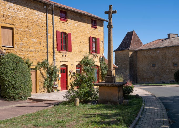 Le village de Bagnols dans la région des Pierres Dorées dans le Beaujolais.