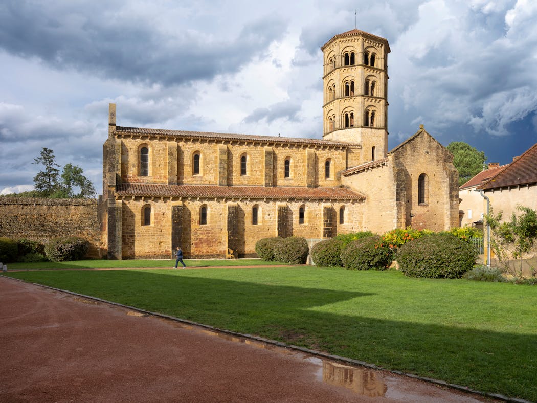 Église prieurale de Notre-Dame-de-l'Assomption, construite au XIe siècle en style roman, Anzy-le-Duc, Saône-et-Loire