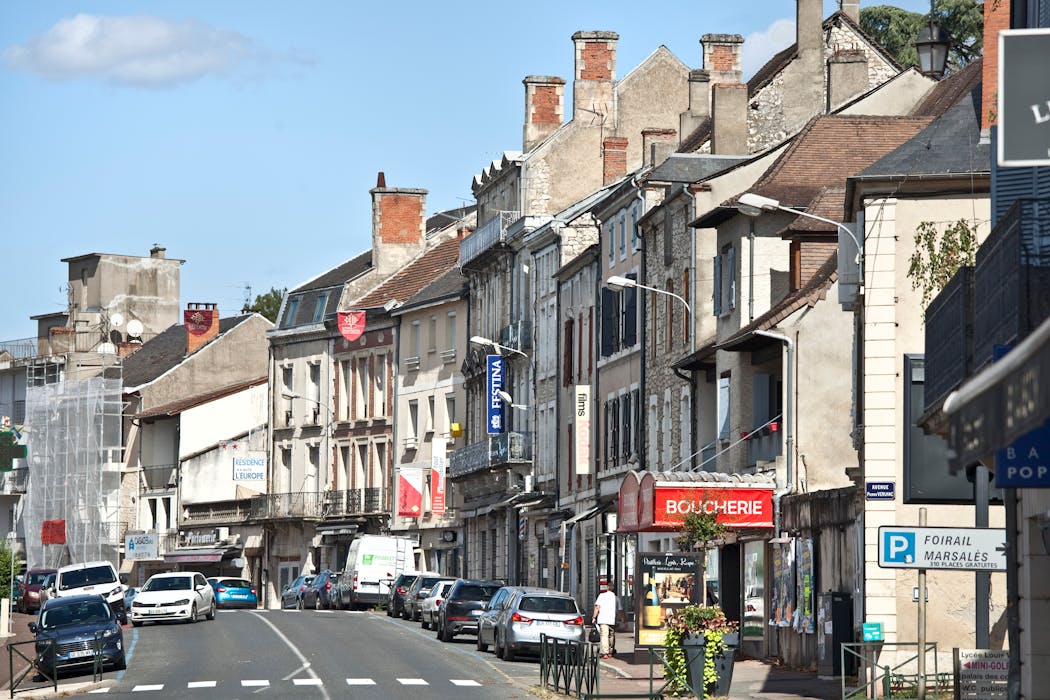 Les cafés, restaurants et hôtels du boulevard de Malvy profitent du flux toute l'année.