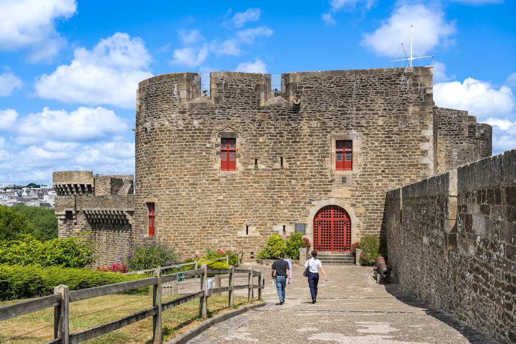 Bastion classé vieux de près de deux millénaires, le château accueille le musée de la Marine qui retrace plus de 300 ans d’histoire navale.
