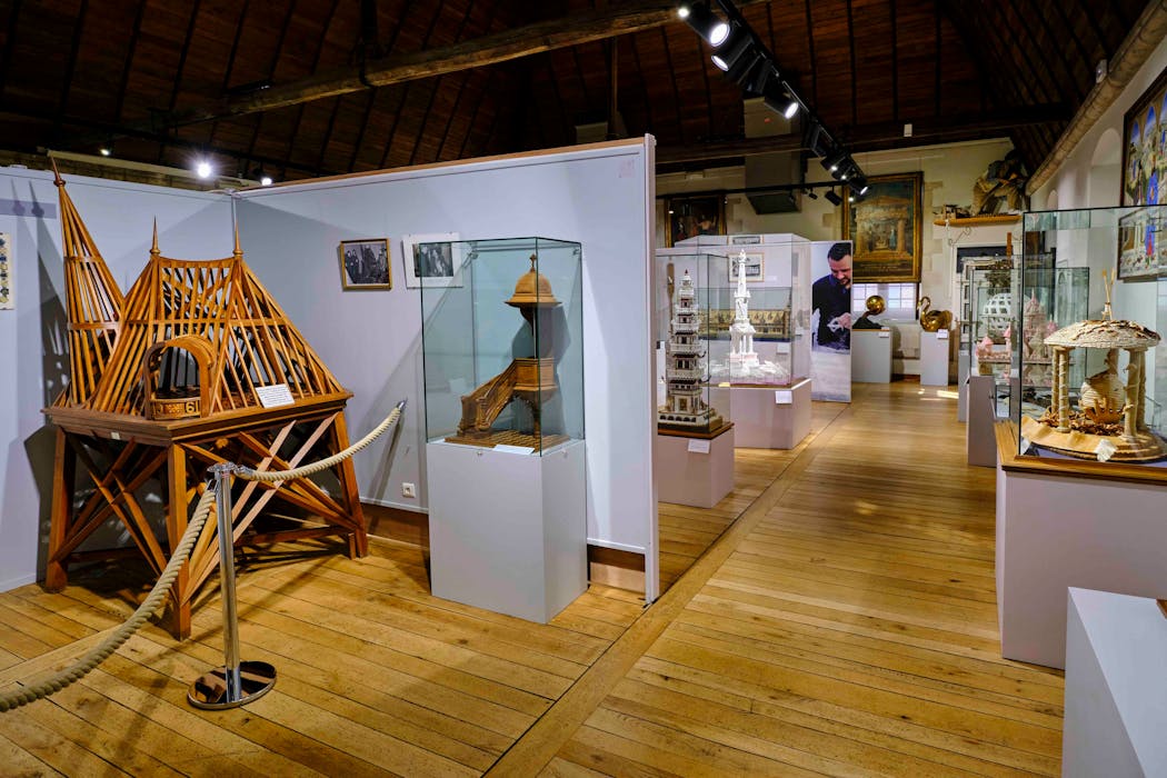 Le musée du Compagnonnage possède une impressionnante collection d’outils, de maquettes d’apprentissage et quelque 400 œuvres de Compagnons charpentier, menuisiers, couvreurs...