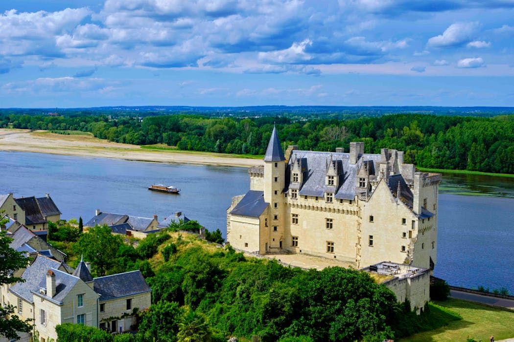 Le château classé de Montsoreau, mêlant style gothique et Renaissance, héberge un musée d’art contemporain depuis 2016.