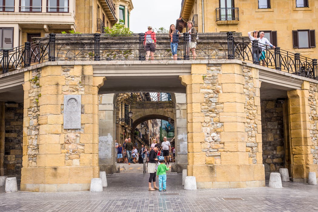 L’entrée dans la Vieille Ville passe par le « Mirador del Puerto ».
