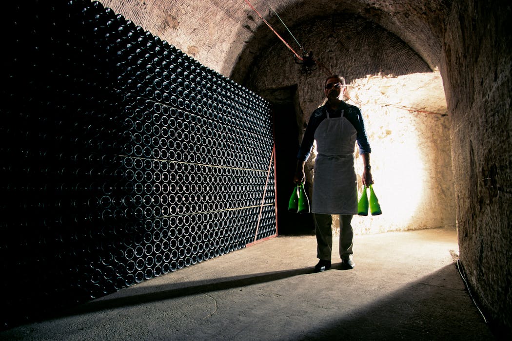 La visite des caves de champagnes est un incontournable de la région : ici, à Épernay, la maison Leclerc Briant abrite des caves sur trois niveaux.