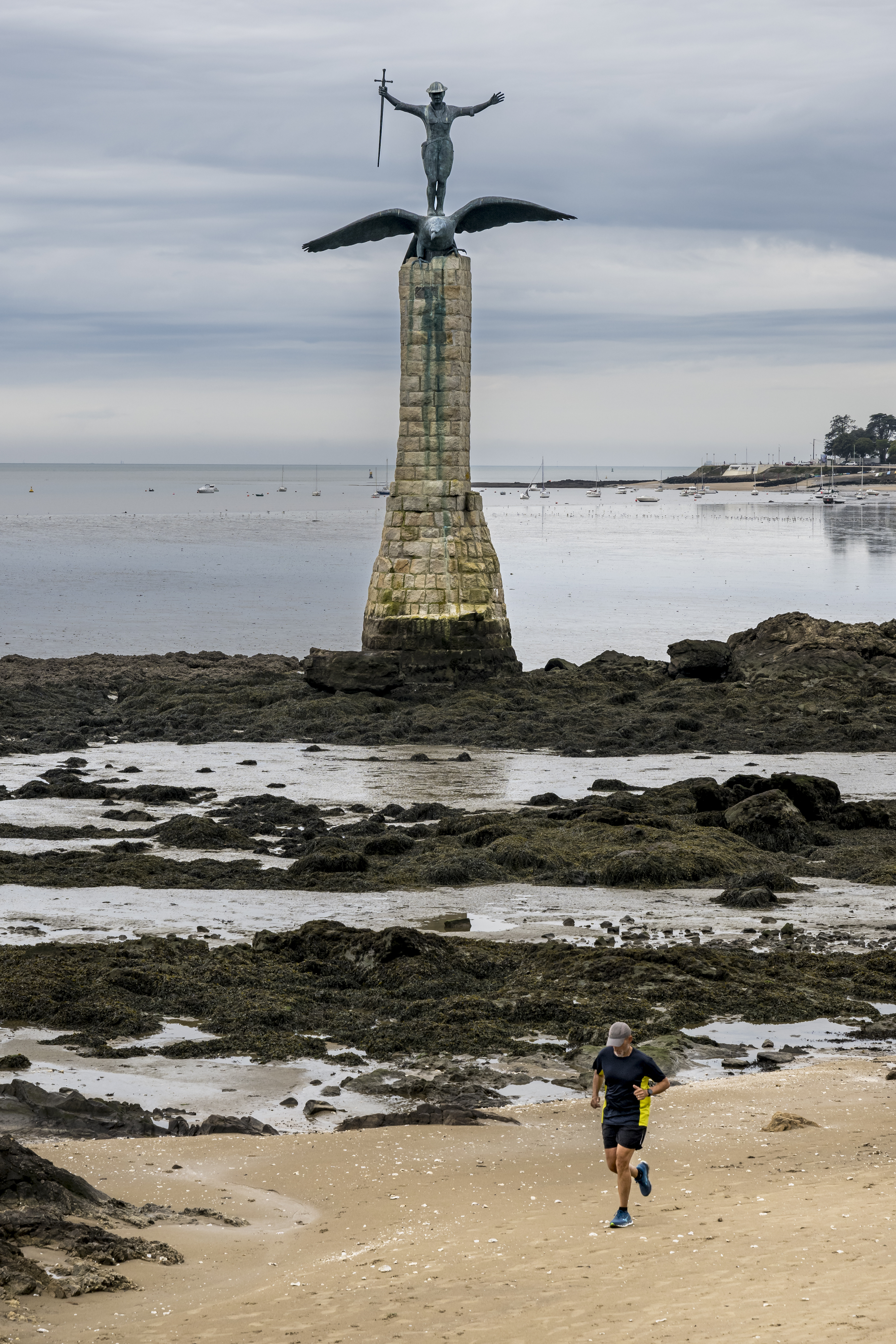 À Saint- Nazaire est érigé sur le front de mer le « Sammy », monument qui célèbre l’arrivée des troupes américaines en 1917. Détruit en 1941 par les Allemands, il fut reconstruit à l’identique en 1989.