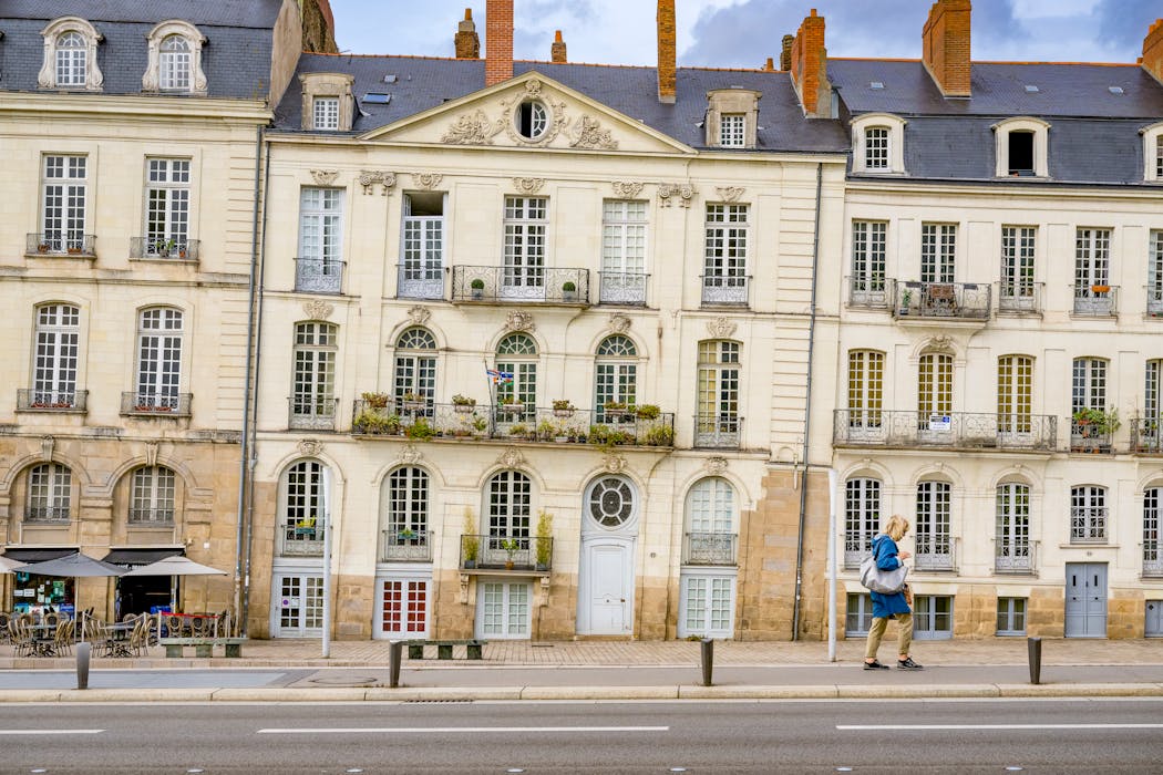 Sur l’île Feydeau, les immeubles eux-mêmes et leur position de guingois peuvent étonner les passants.