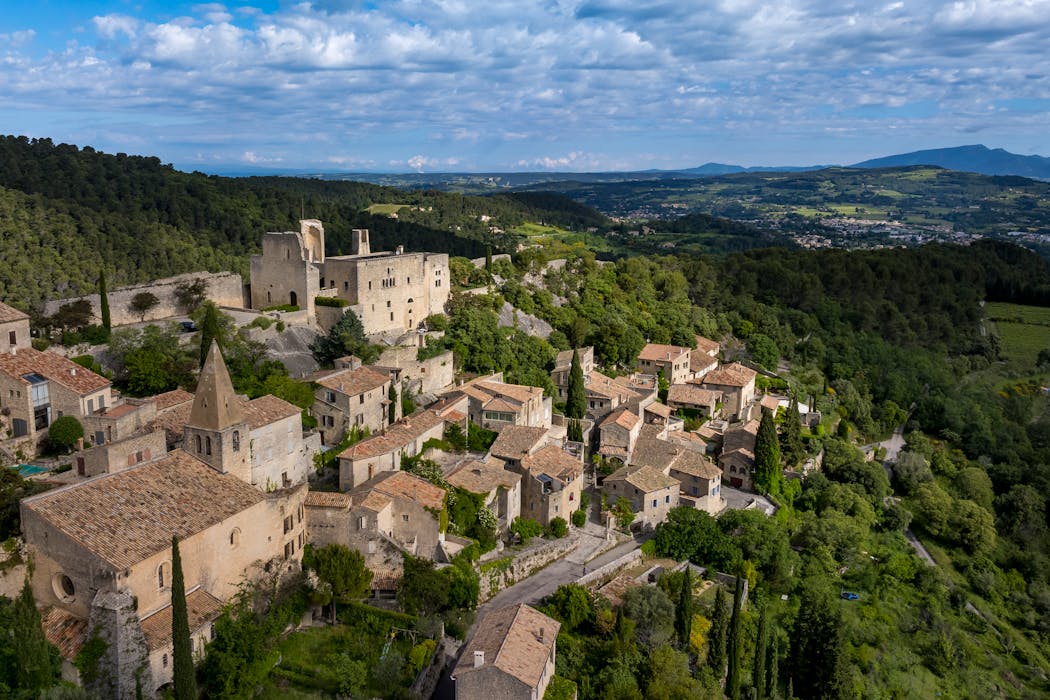 Le village de Crestet dans le Vaucluse