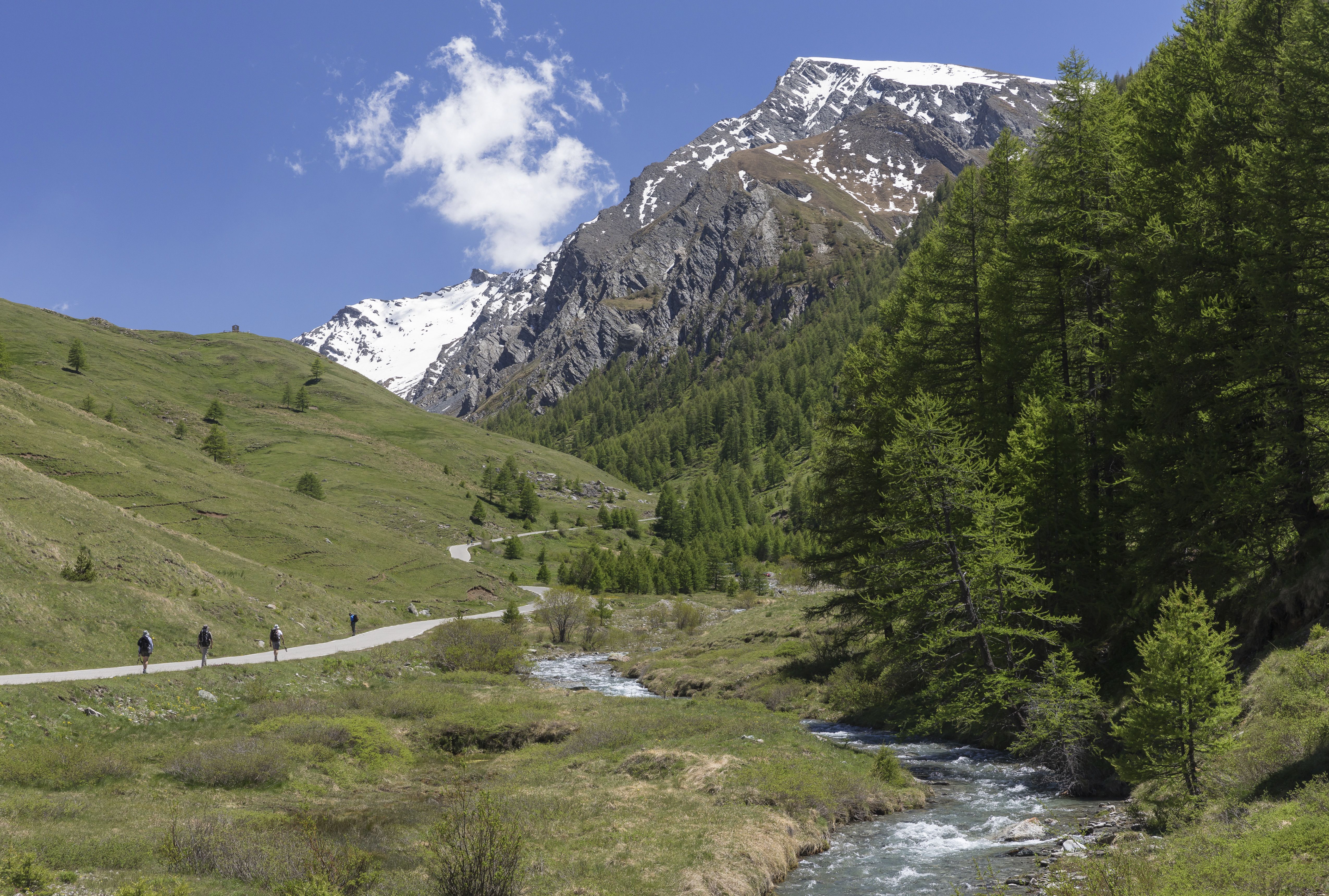 Le col d’Agnel, à 2744 mètres, relie la France (Hautes-Alpes) et l'Italie (Piémont).