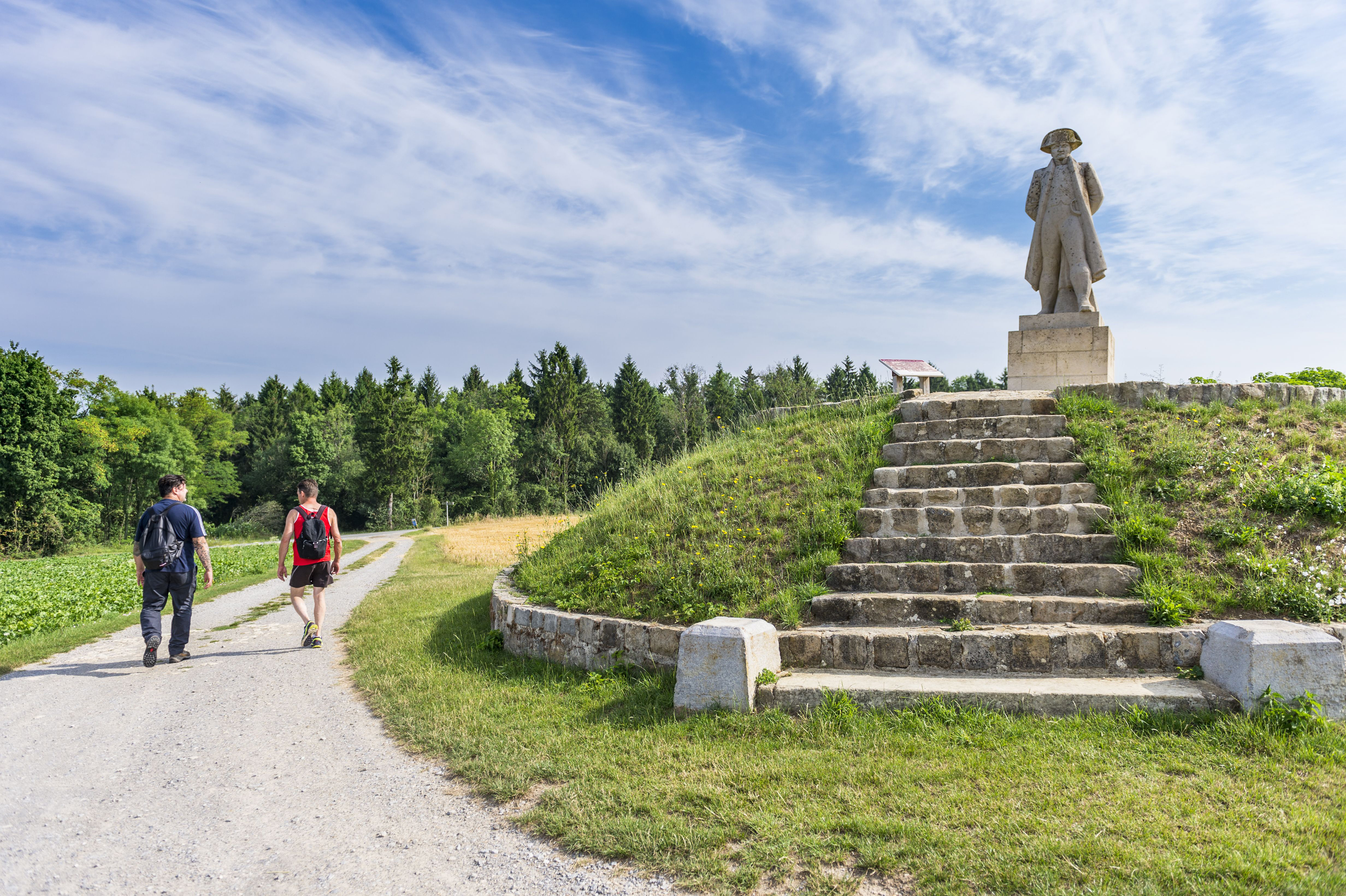Bouconville-Vauclair, Chemin des Dames, statue de Napoléon 1er commémorant la victoire des armées françaises à Craonne contre les armées russes et prussiennes du général Blücher le 7 mars 1814 