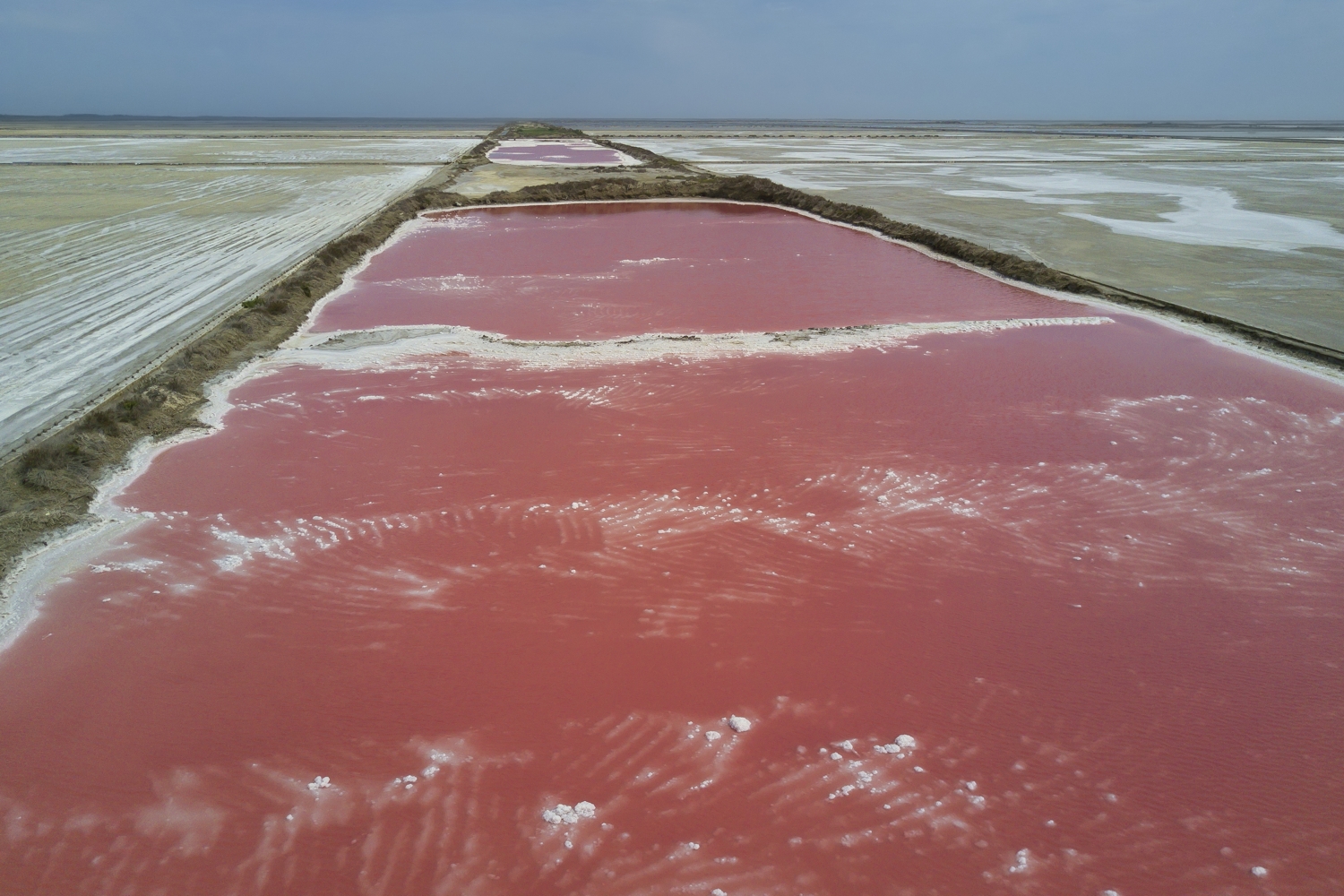 Camargue, Salin-de-Giraud, les salins du Midi (vue a�rienne)