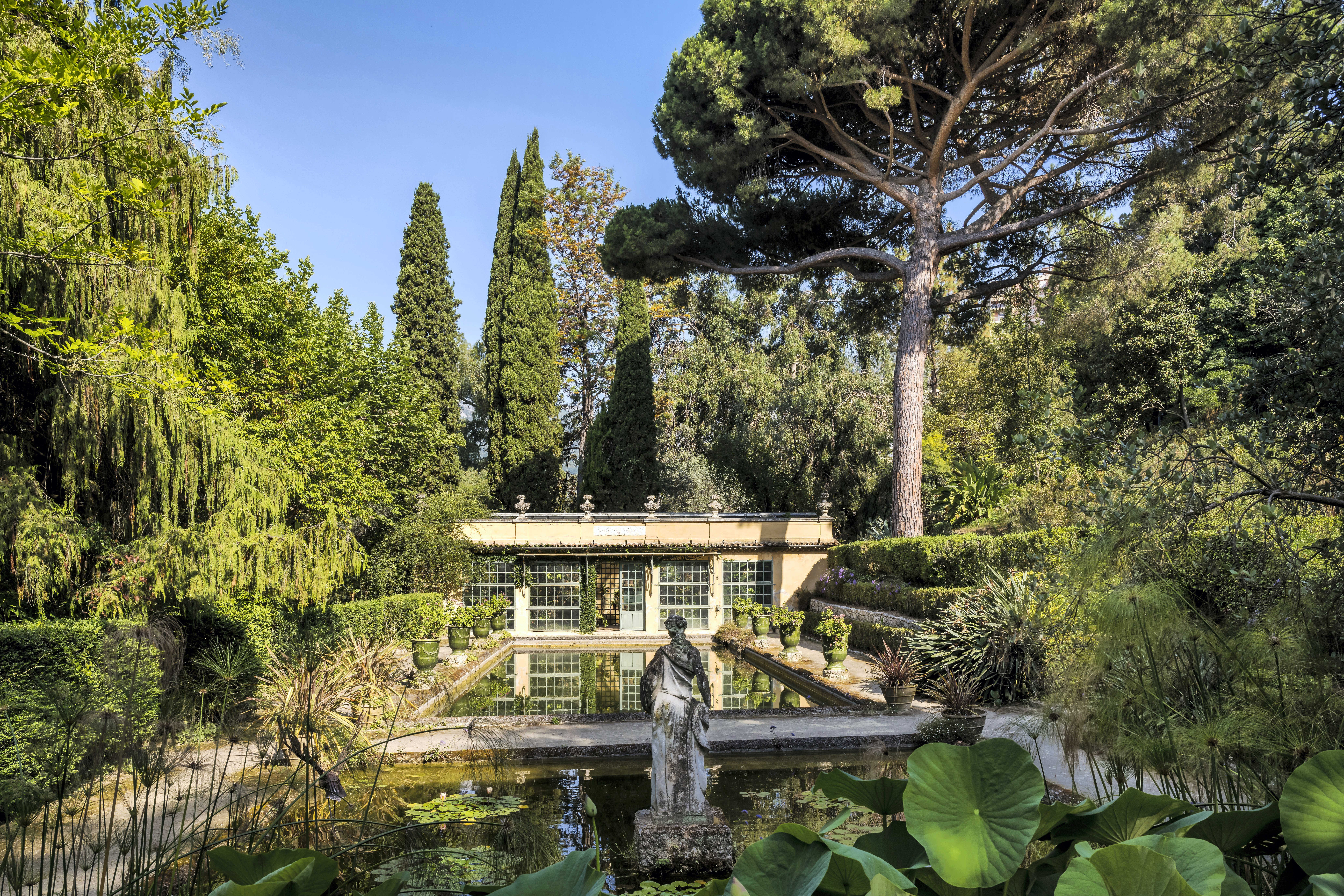 Menton, le jardin Serre de la Madone, le jardin d'eau et la serre