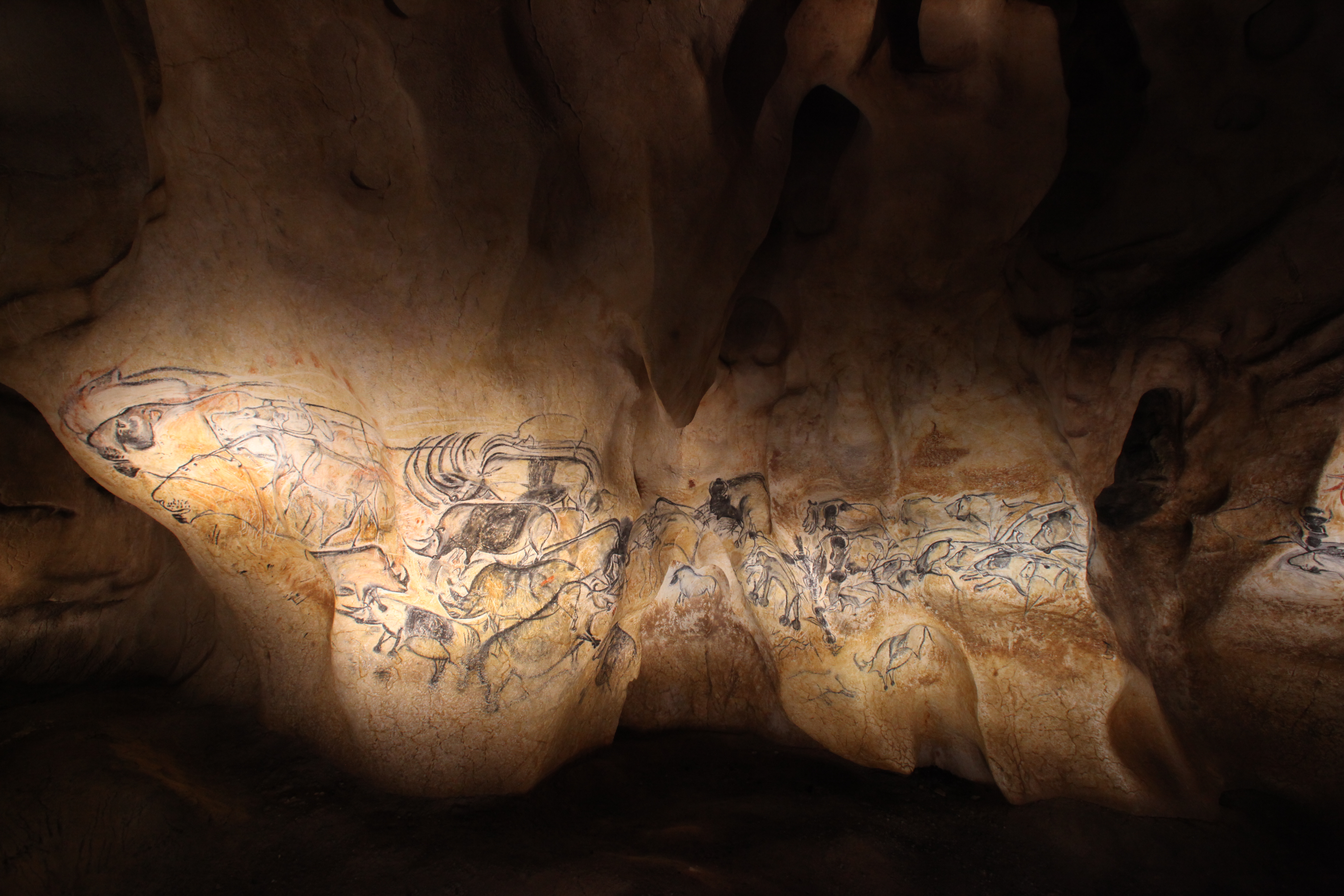 Panneau des lions dans la grotte Chauvet 2
