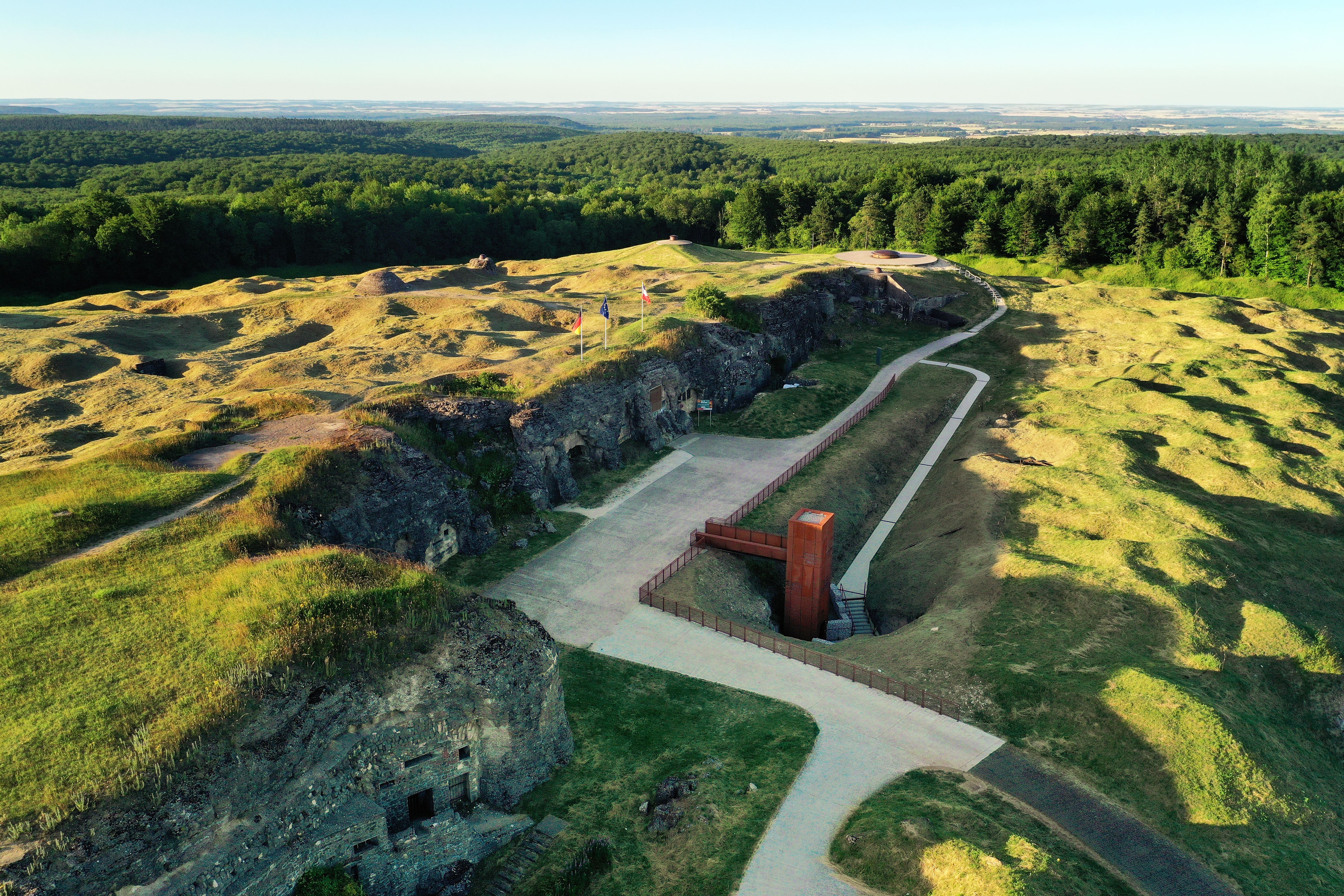 France, Meuse (55), Douaumont, fort de Douaumont, pièce maitresse de la défense autour de Verdun (vue aérienne)//France, Meuse, Douaumont, Fort Douaumont, defense centerpiece around Verdun (aerial view)