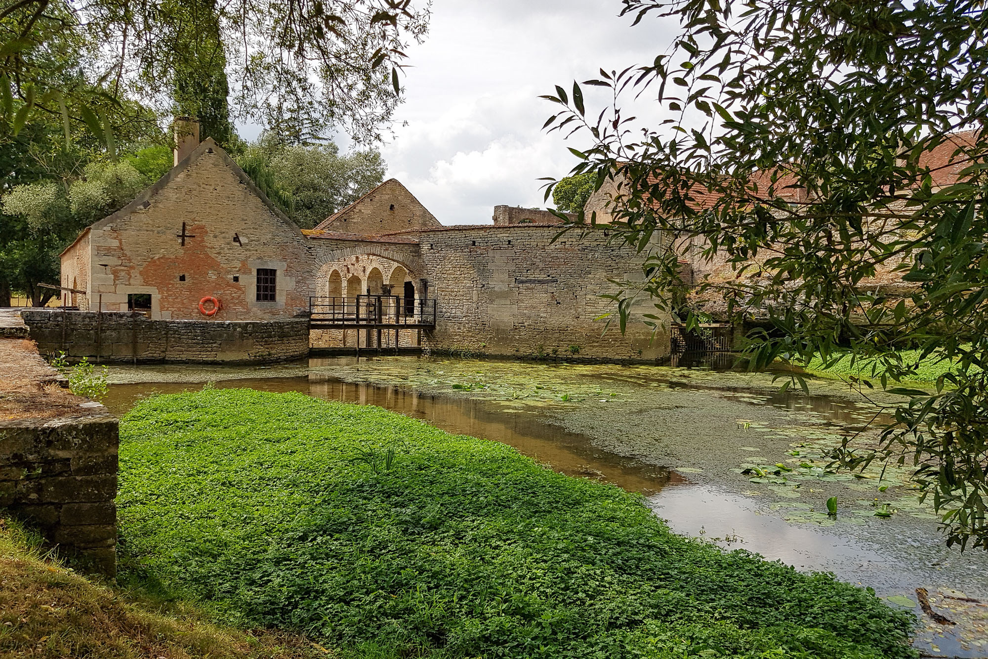 Après des expériences au sein de son laboratoire de Montbard, le comte de Buffon élabore sa Grande Forge à partir de 1768, développe ses théories scientifiques, contribuant même à l’époque au progrès de la métallurgie.