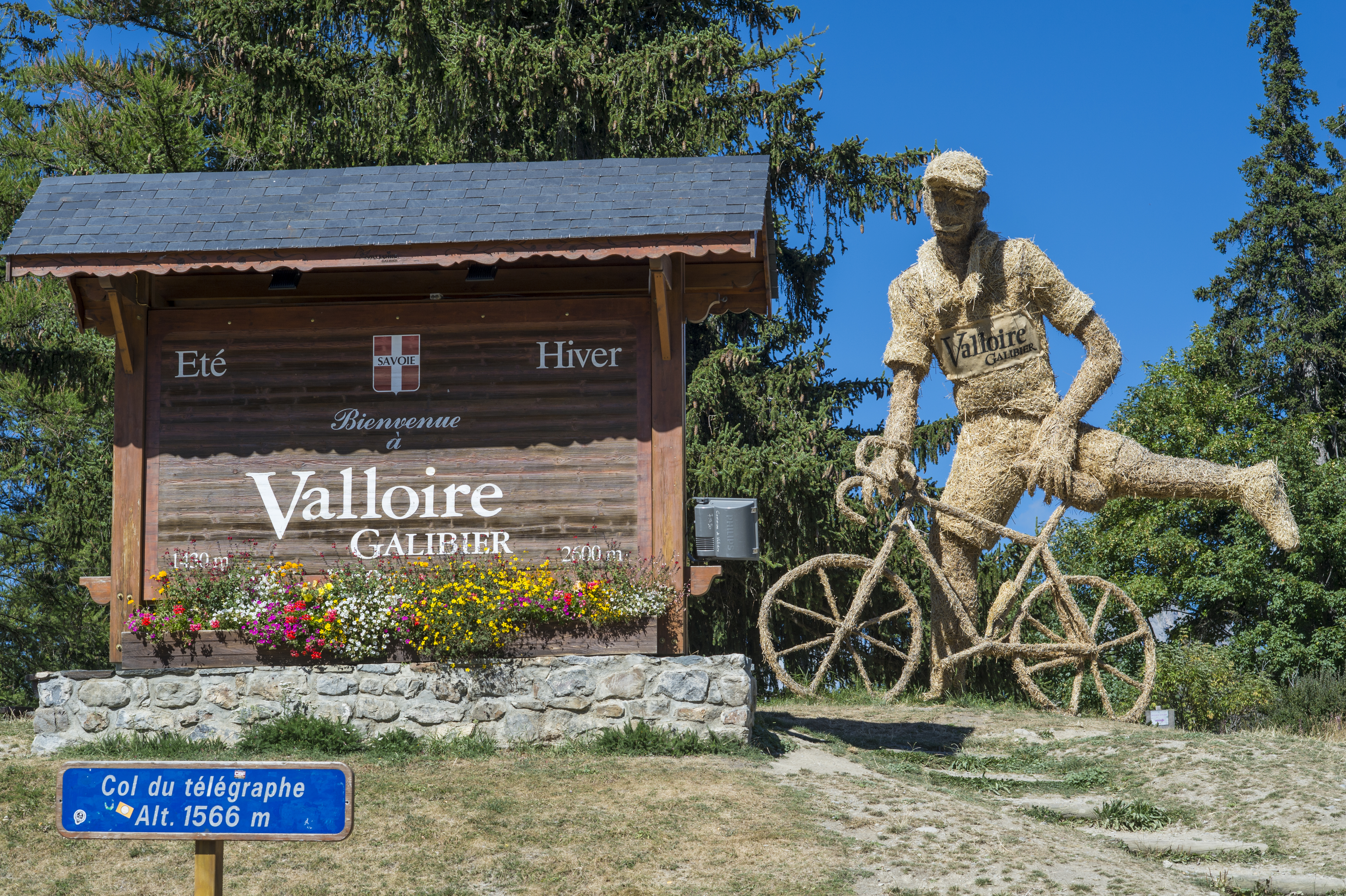 Le passage du Télégraphe, dont l'ascension précède celle du légendaire col du Galibier (2642 mètres). Heureusement, il y a 5 kilomètres de descente pour souffler entre les deux ! 