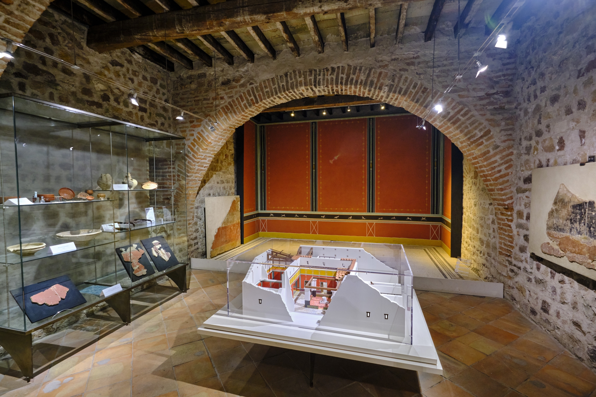 Le musée est l’écrin de la célèbre tête d’un Hermès bicéphale en marbre de Carrare, devenue l’emblème de Fréjus
