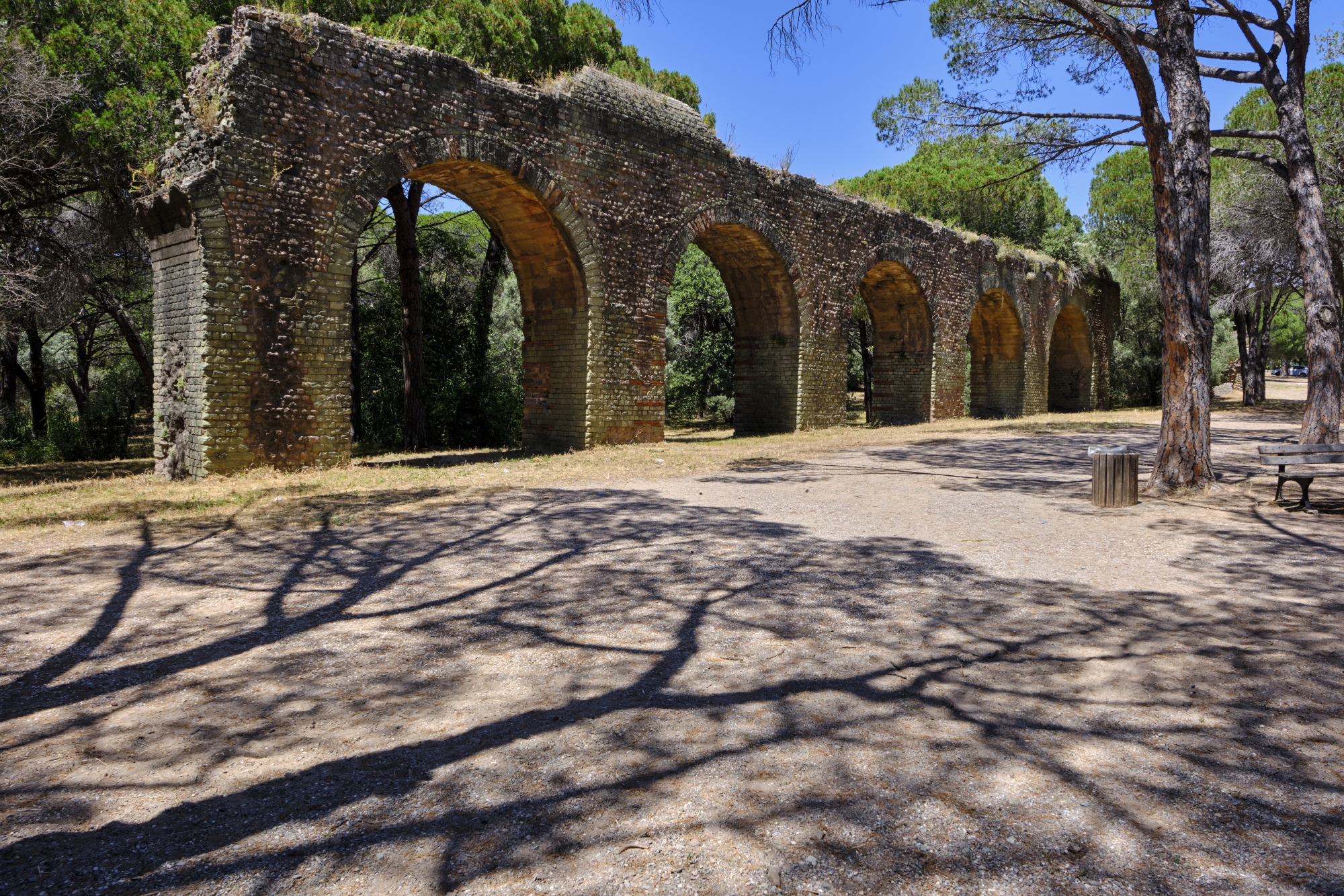 481 mètres de dénivelé, 36 ponts-aqueducs en seulement 20 années de construction, l’aqueduc romain de Fréjus est un ouvrage d’exception.