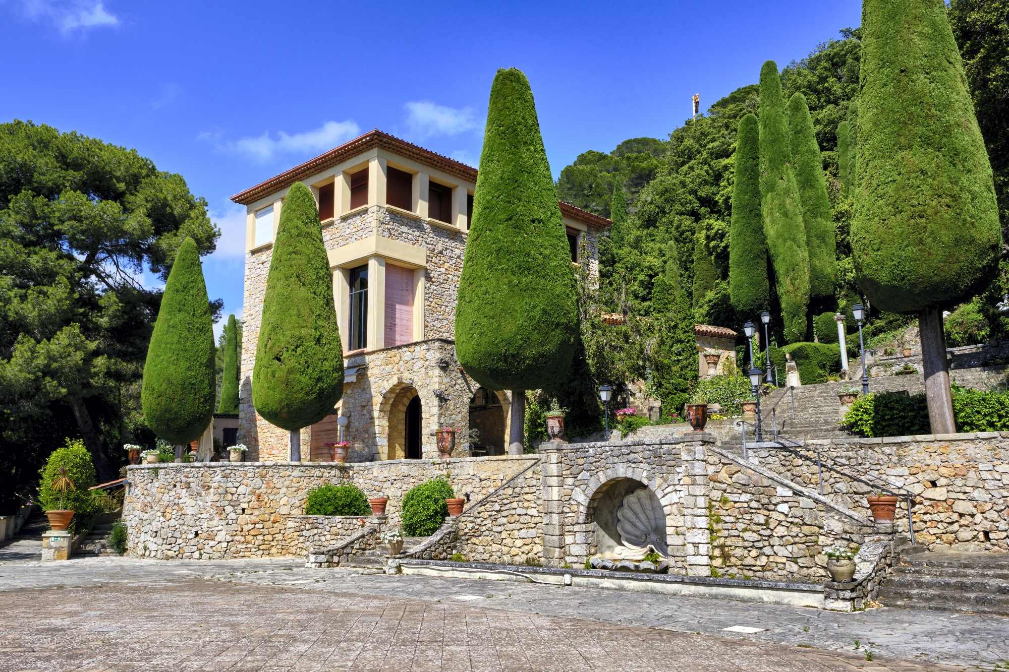 Cette belle demeure classée s’inspire des maisons toscanes.