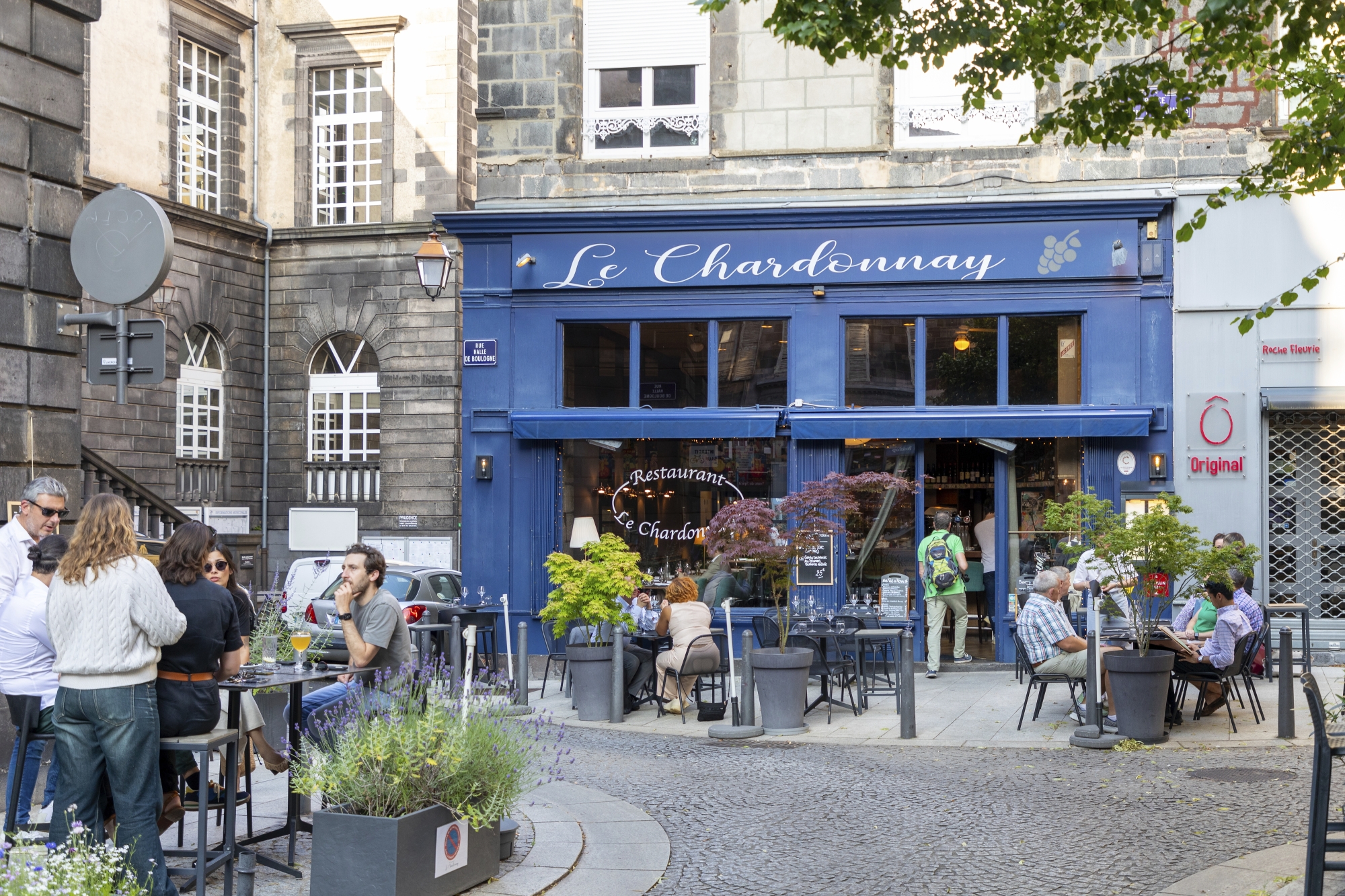 Le Chardonnay, située sur une petite place à côté de l'hôtel de Ville.