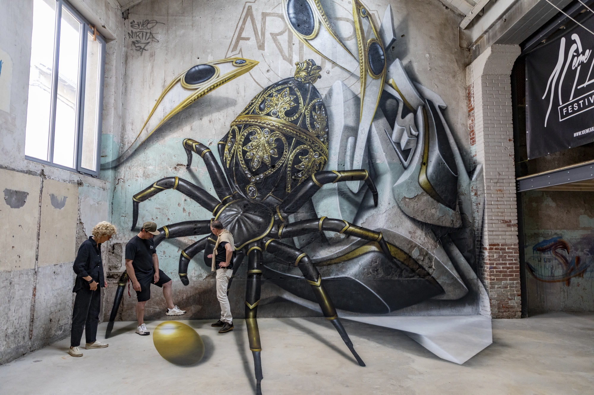 Artopia, lieu multiculturel, d’exposition et de création de l’association 10ème Art, a ouvert en 2024. L’Araignée est une œuvre signée des artistes urbains Sweo & Nikita.
