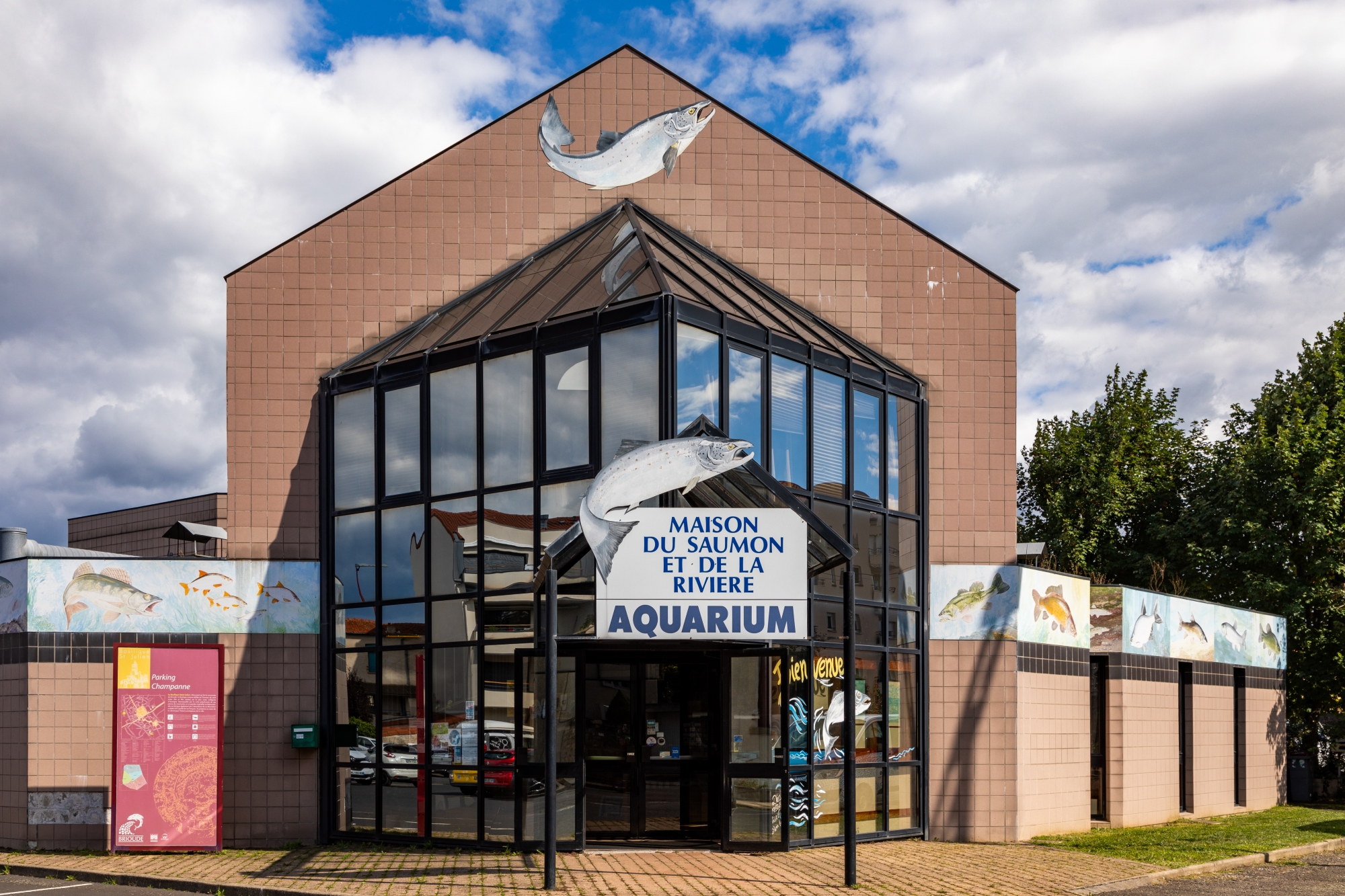 La Maison du Saumon et de la Rivière, aquarium didactique où l'on apprend notamment l'origine de l'espèce. 