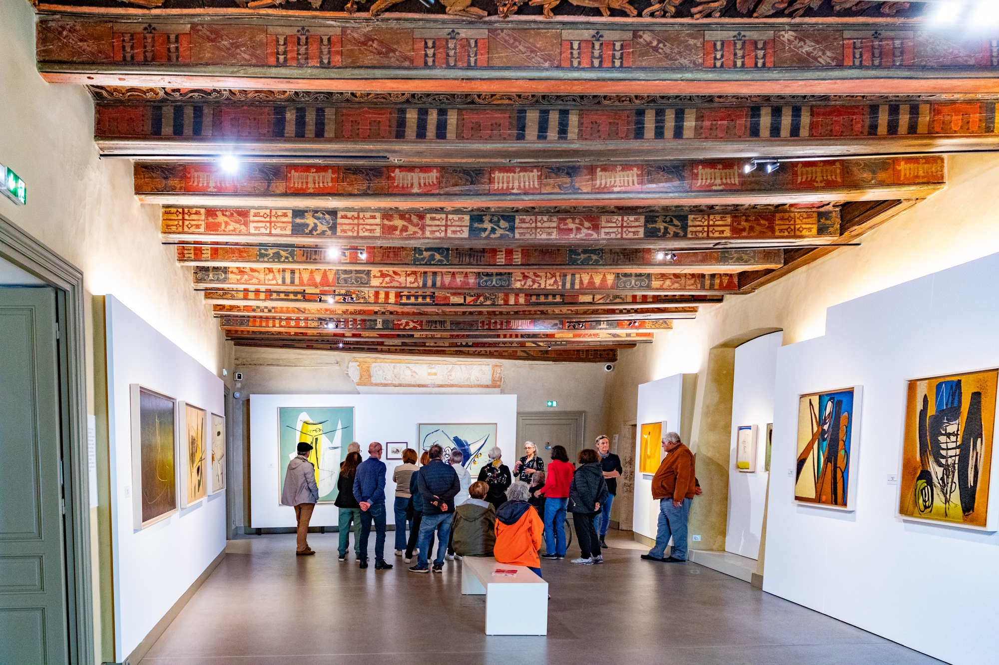 Le Doyenné est un espace d'art moderne et contemporain situé en plein centre-ville de Briourde.