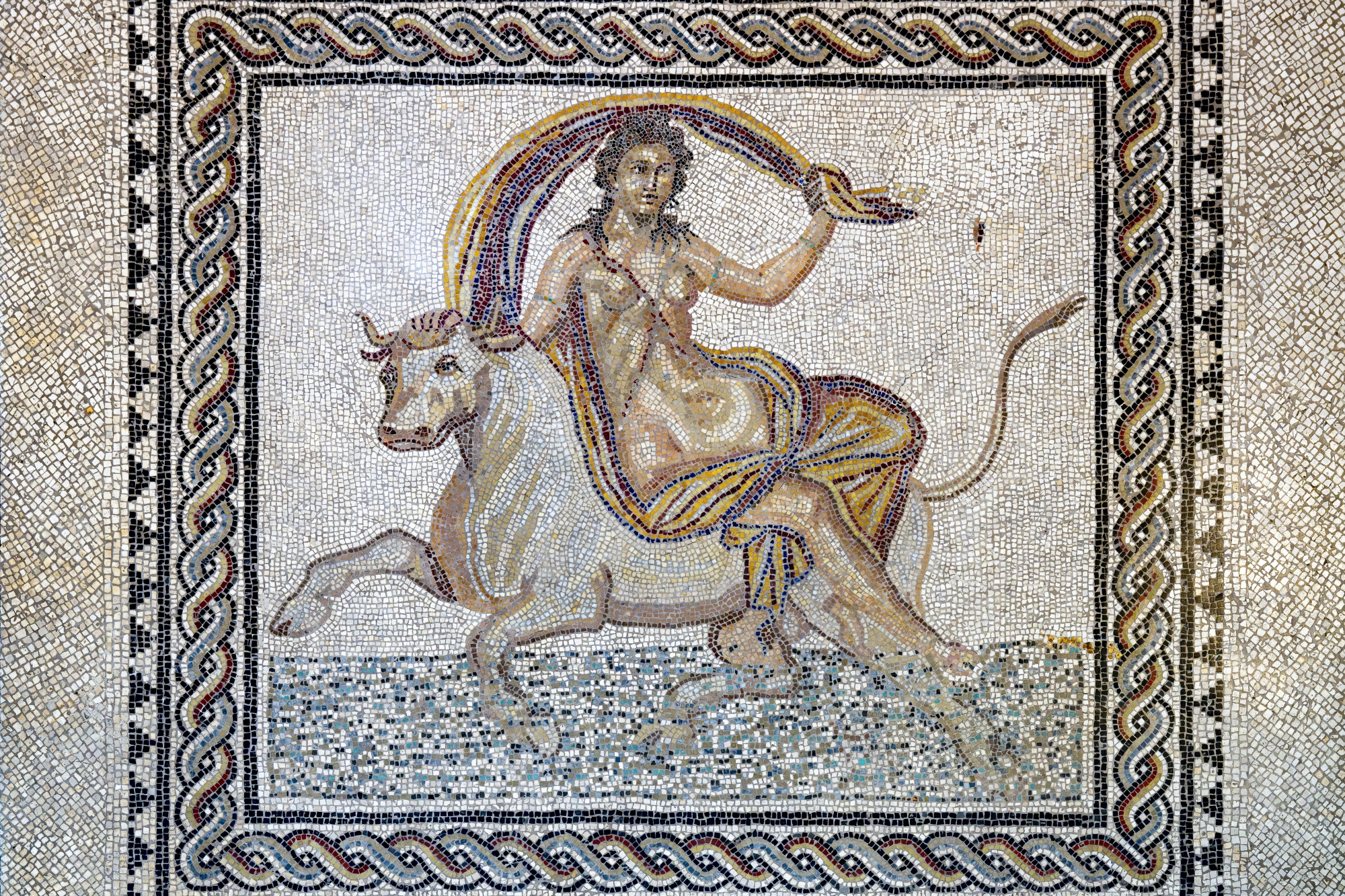 mosaïque de l’enlèvement d’Europe (fin iie-début iiie), parement d’une ancienne riche maison romaine mise au jour avenue de Camargue.